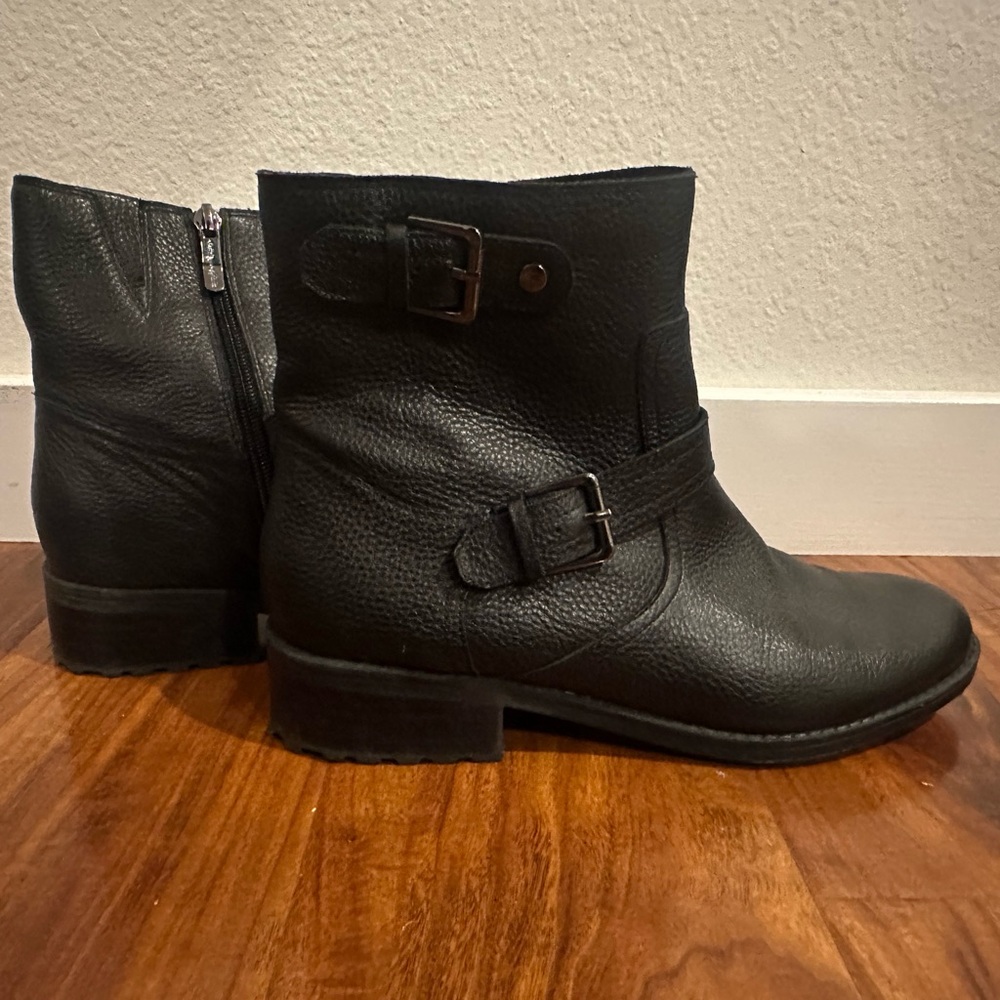Easy Spirit EUC Black Leather Ankle Boots